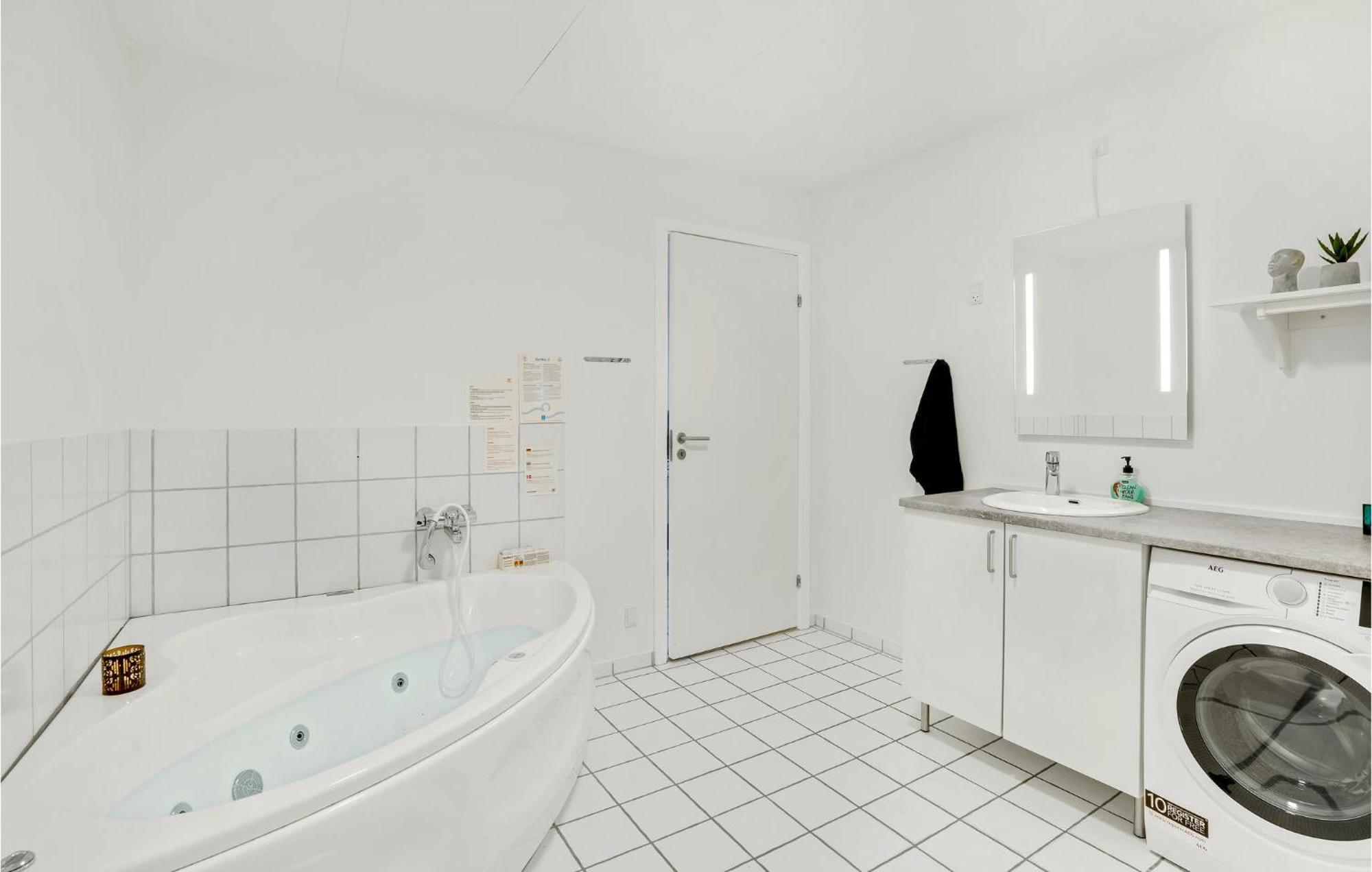 Amazing Home In Hvide Sande With Wifi Bjerregård 외부 사진